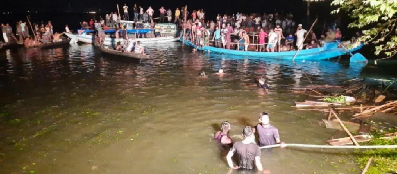 Μπαγκλαντές: Δεκάδες θύματα σε ναυτική τραγωδία - Μεταξύ τους γυναίκες και παιδιά